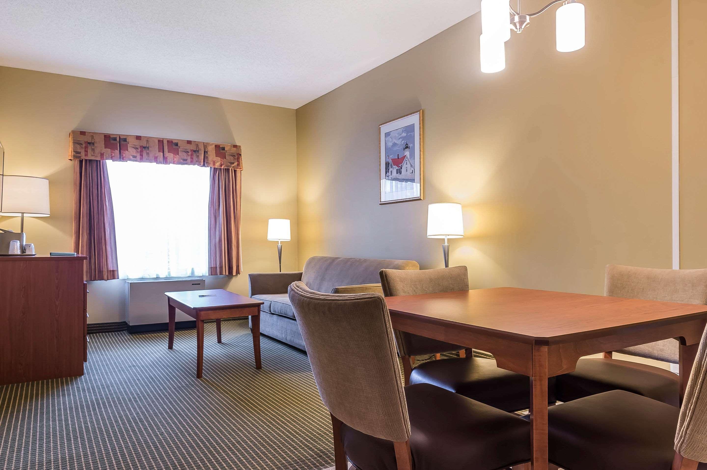 Quality Inn & Suites Hawkesbury Ngoại thất bức ảnh
