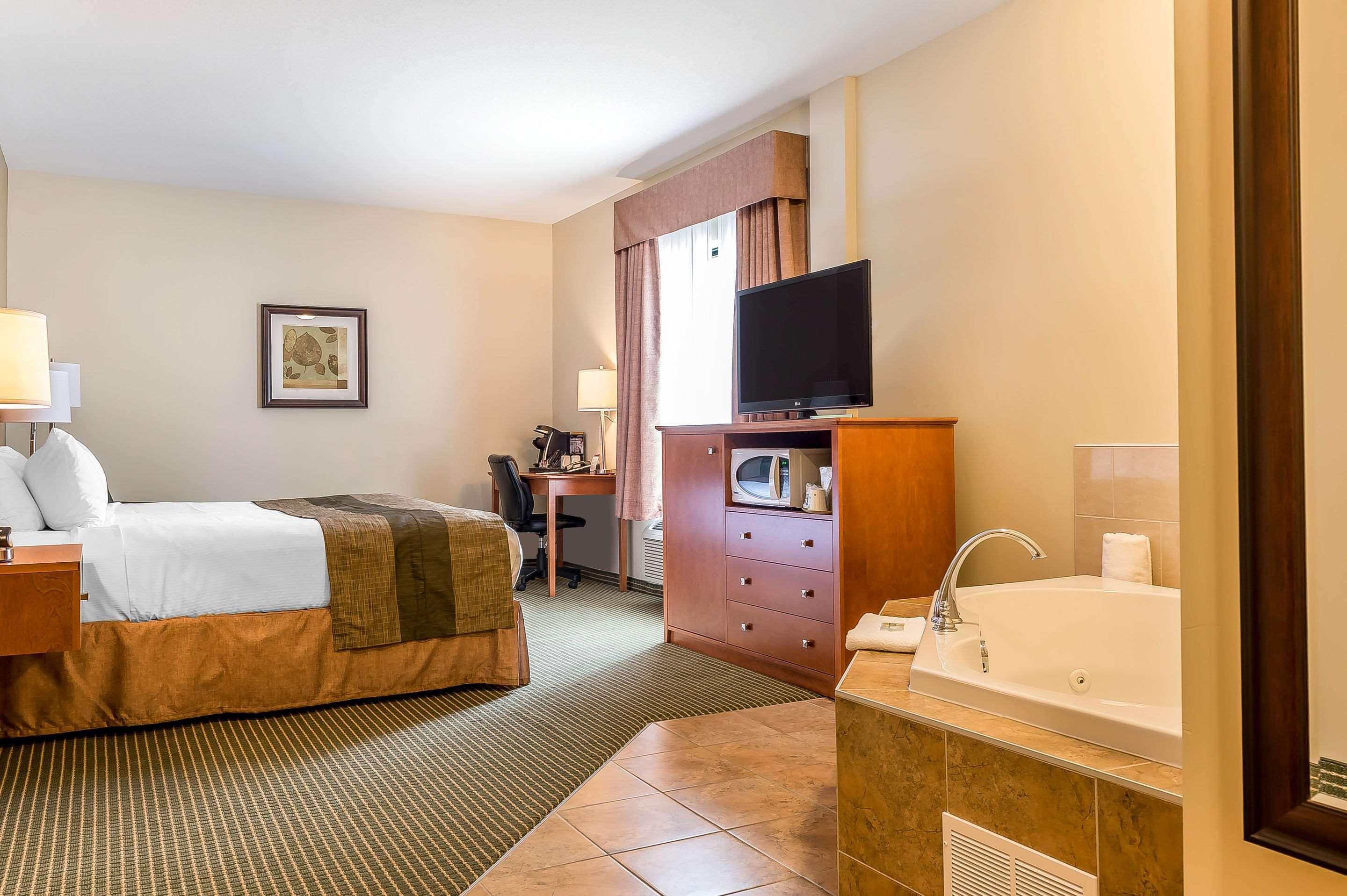 Quality Inn & Suites Hawkesbury Ngoại thất bức ảnh