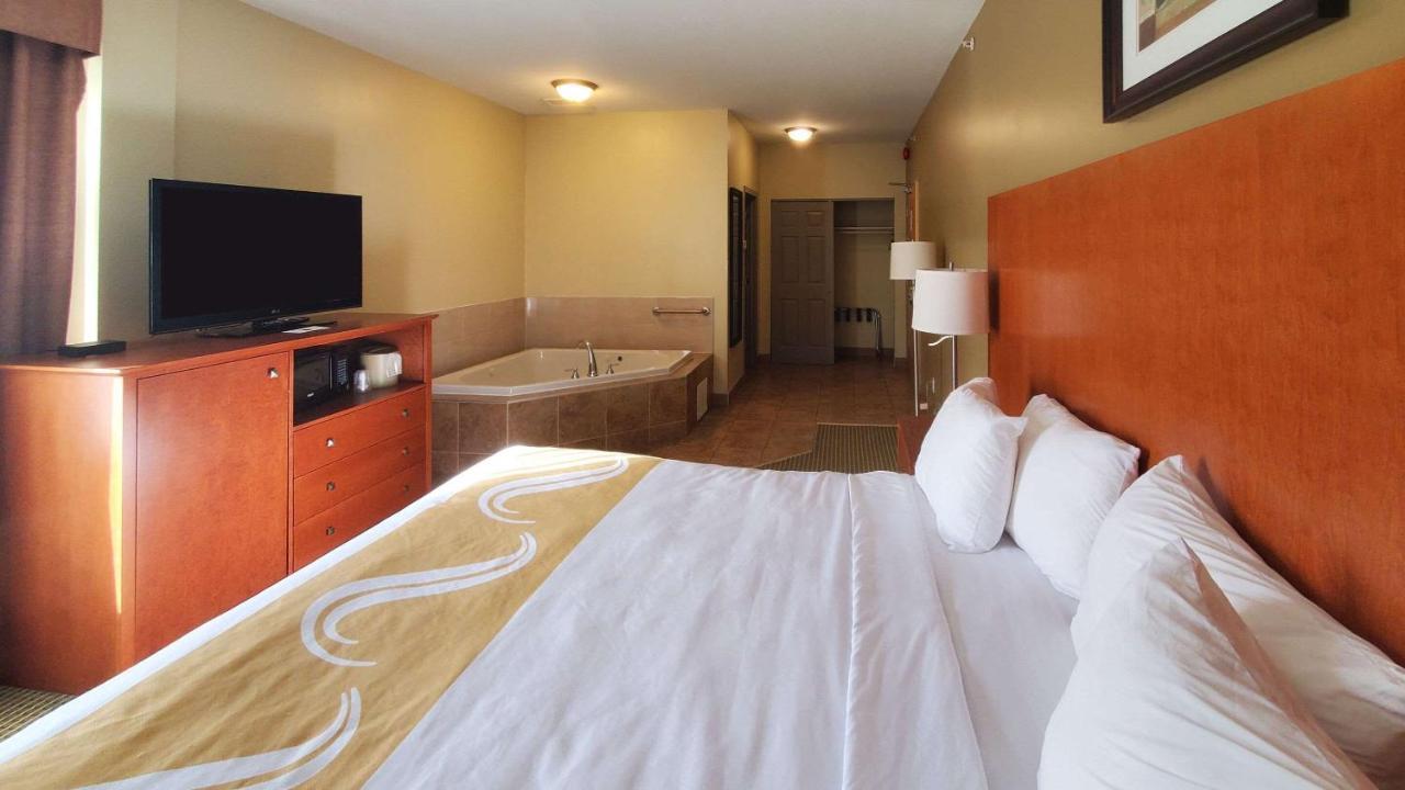 Quality Inn & Suites Hawkesbury Ngoại thất bức ảnh