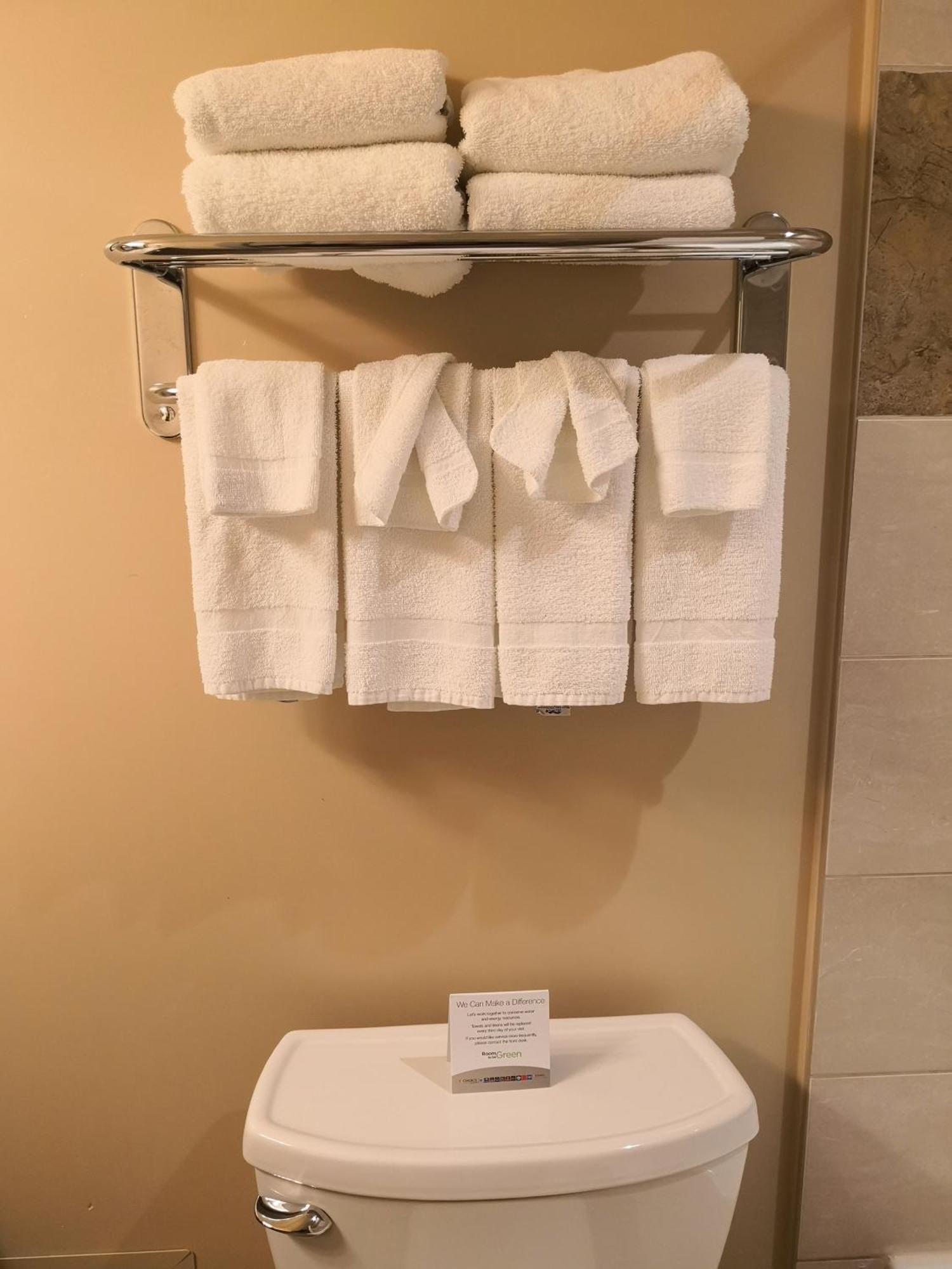 Quality Inn & Suites Hawkesbury Ngoại thất bức ảnh